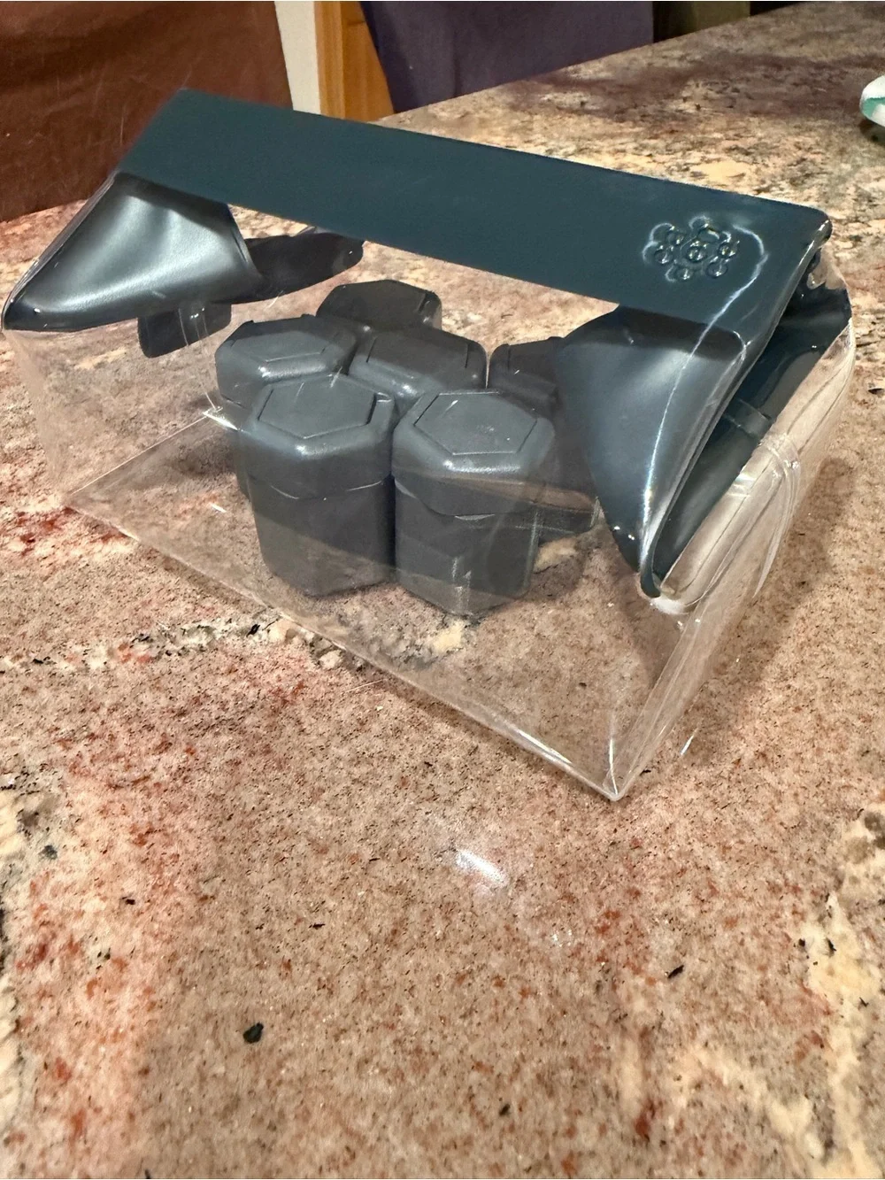 NEW Cadence Travel Bag Bundle with 6 Charcoal Medium Capsules!!